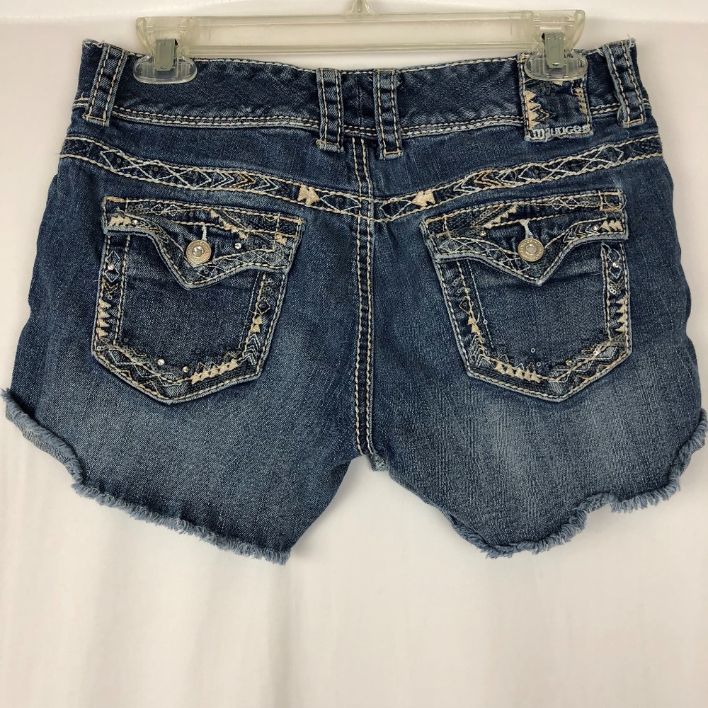 ♧ Maurices distressed shorts Size 3/4